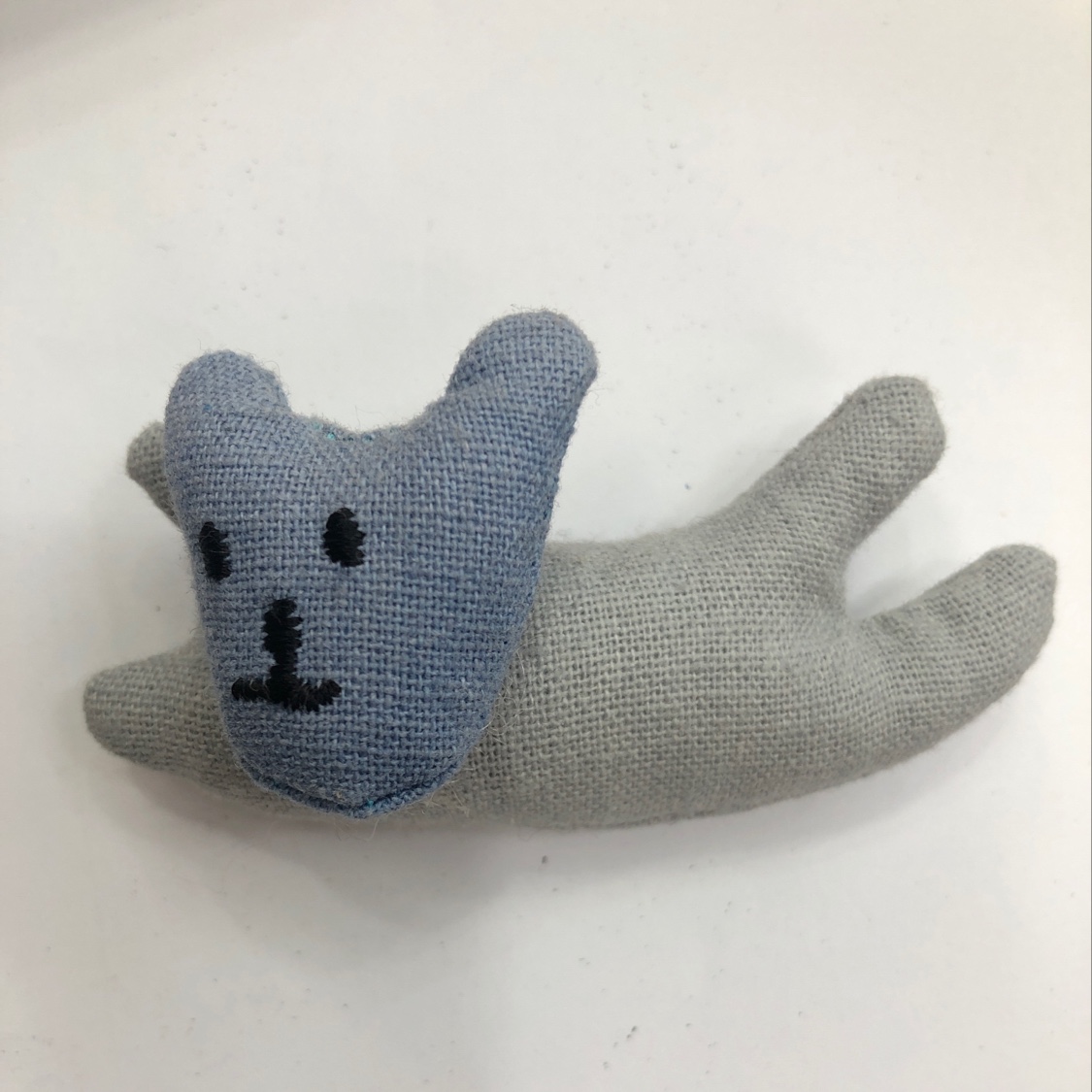 A two-color patchwork linen little flying bear details Picture