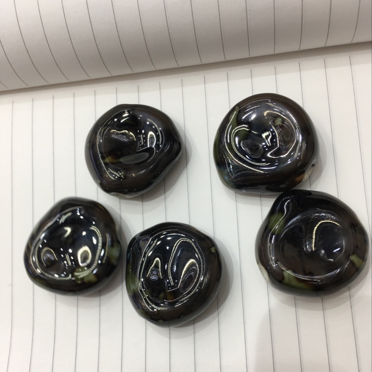 ceramic
Large flat bead