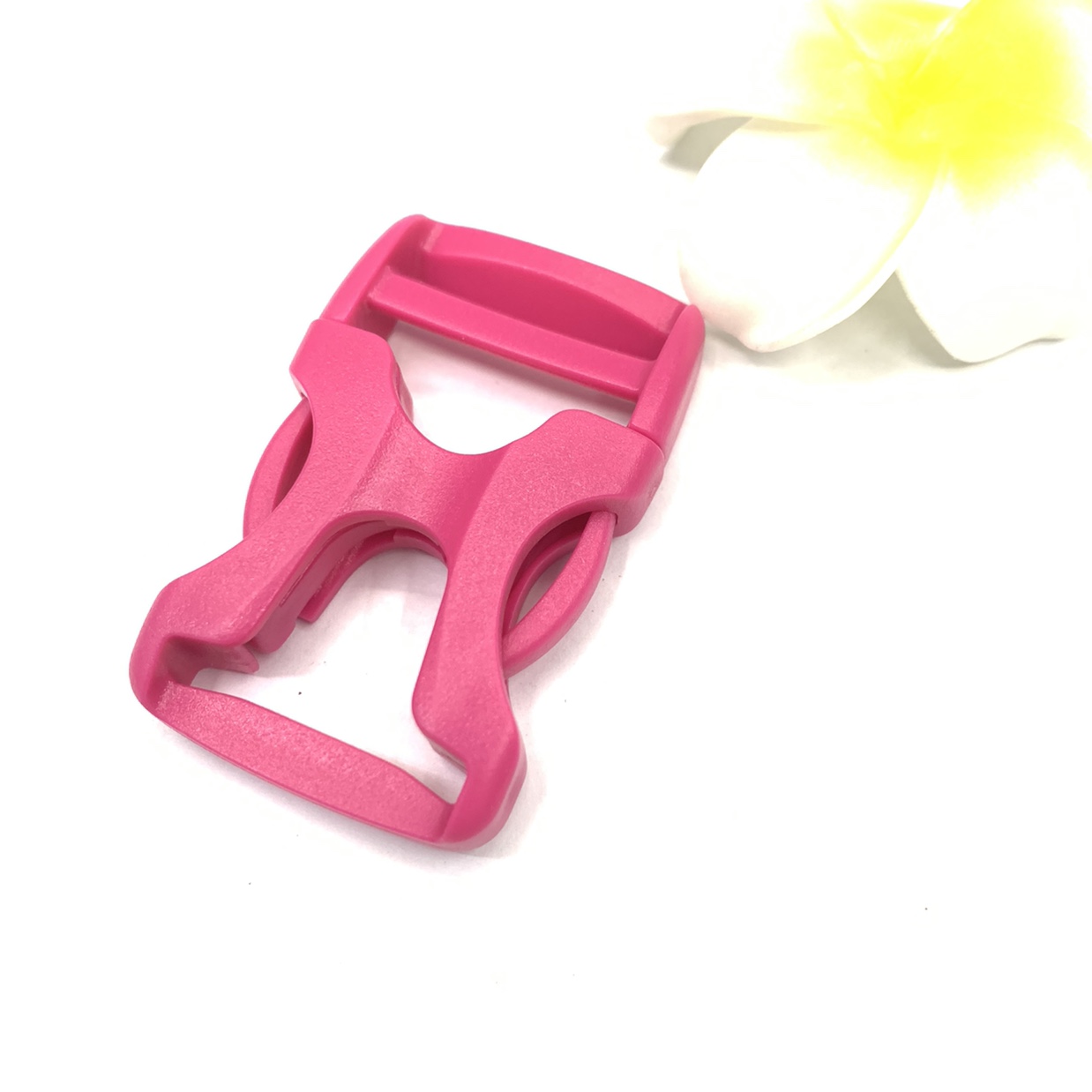 Rose red snap fasteners in stock