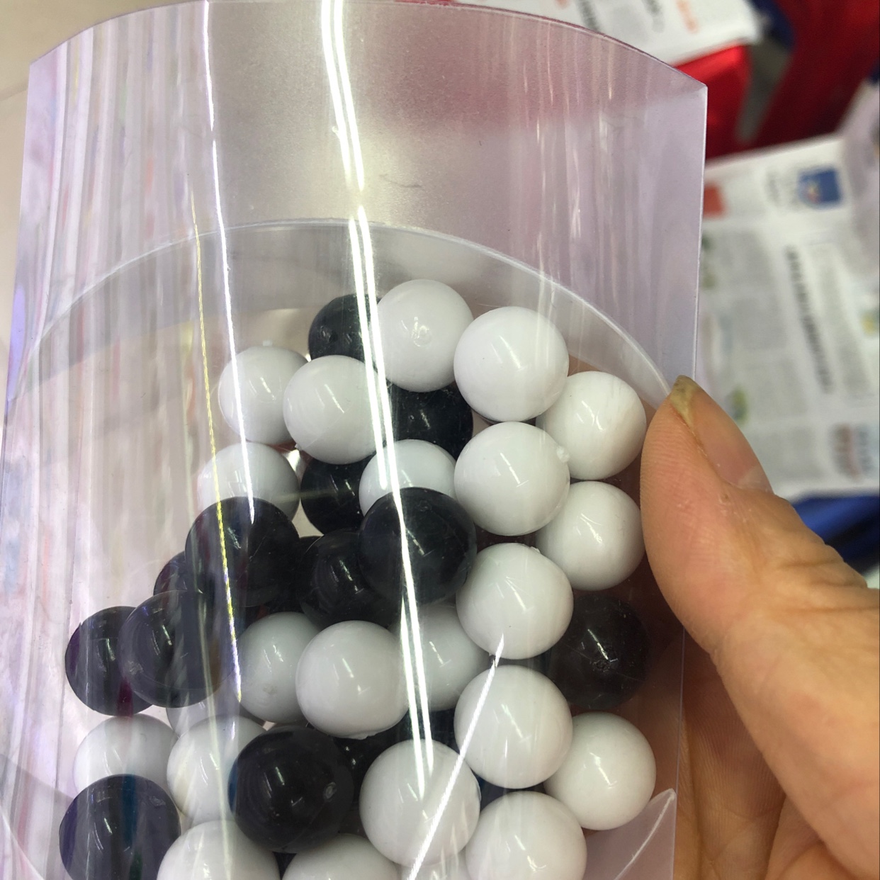 Frosted box small beads black and white