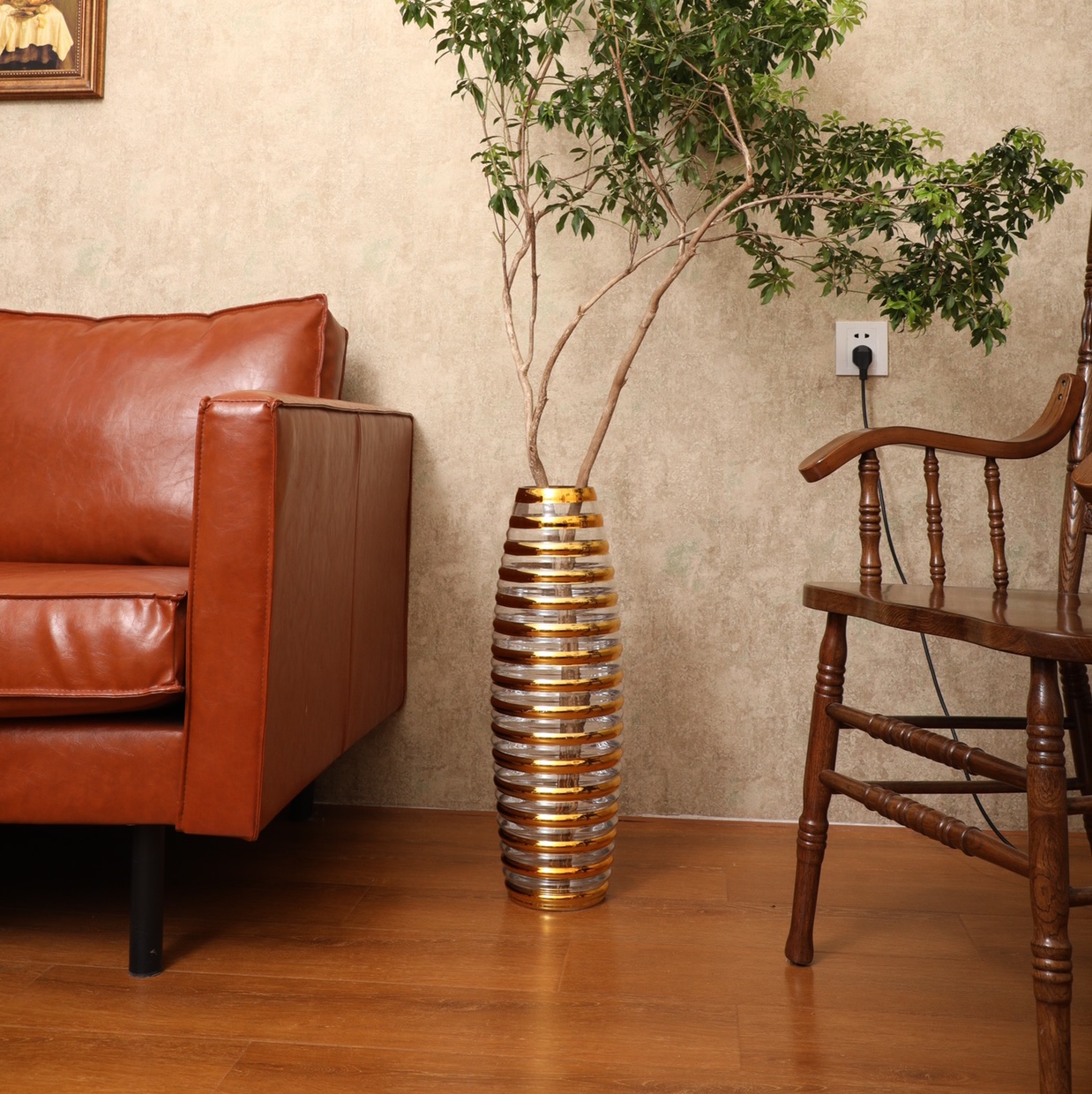 The electroplated glass vase can be used as a floor ornament details Picture