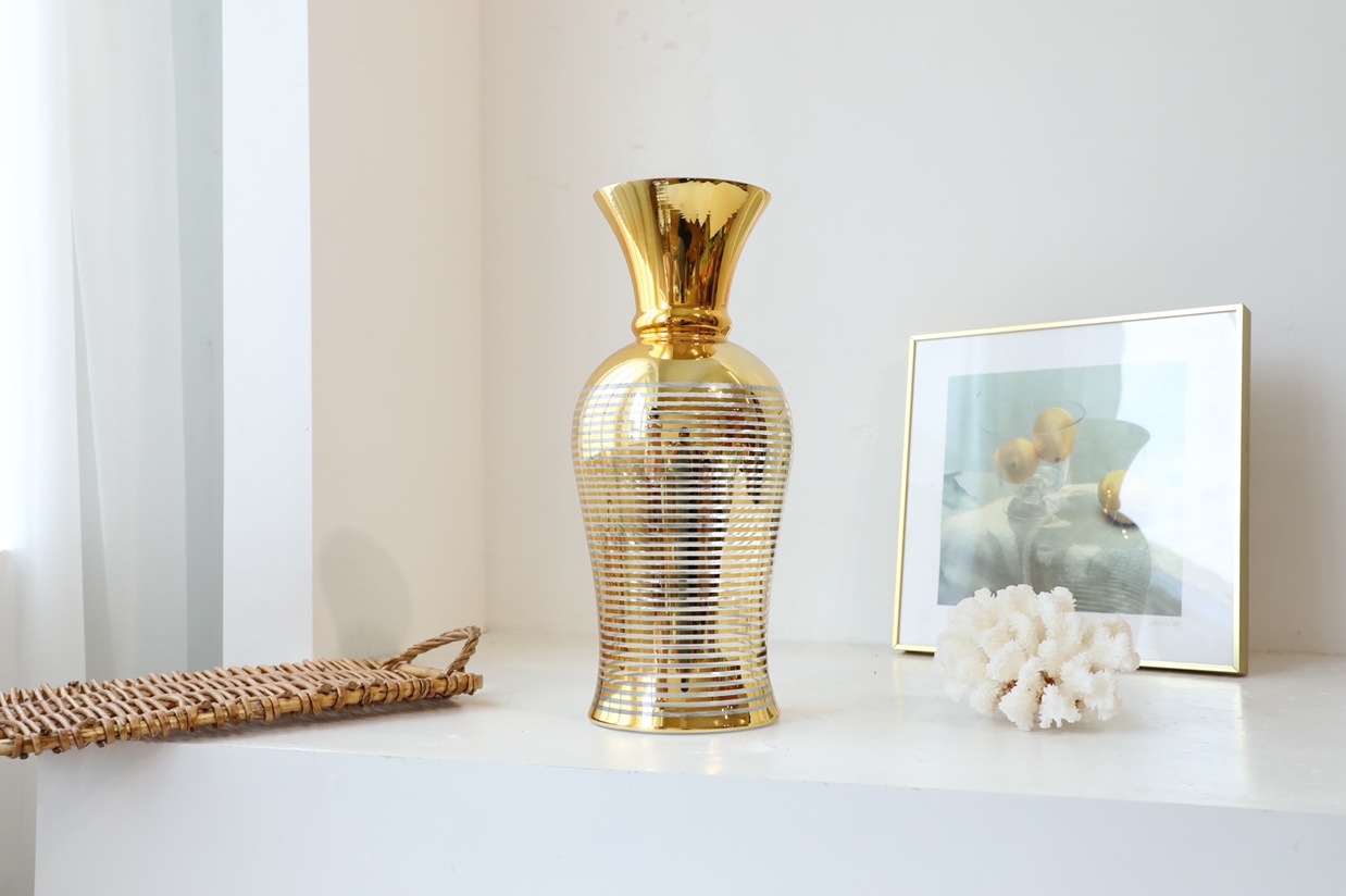 Electroplated glass vase, a creative and simple home decoration item for flower arrangement Specification image