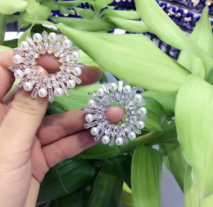 Miniature zircon round fashion brooch fashion temperament pearl clothing accessories