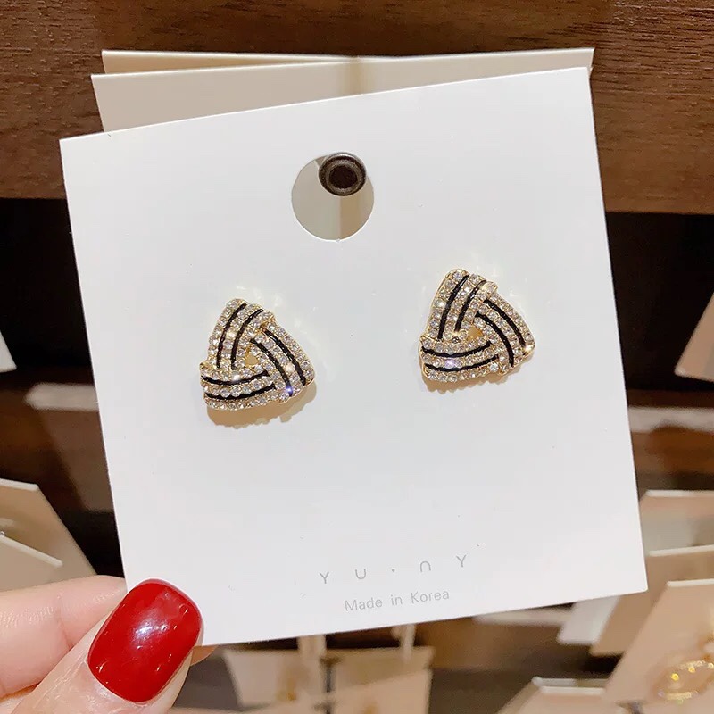 Stud earrings thumbnail