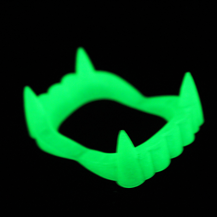 万圣夜光指甲牙齿白底实物图