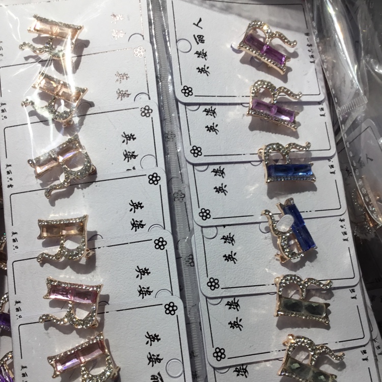 Alloy Korean Rhine-Diamond Brooch R details Picture