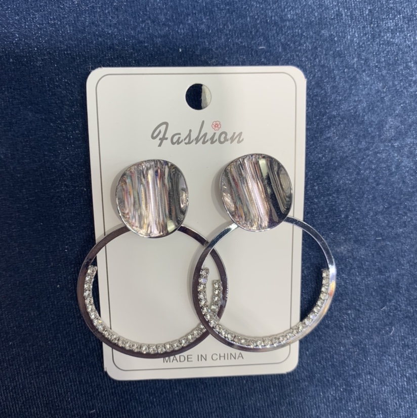 South Korea's popular flash earrings thumbnail