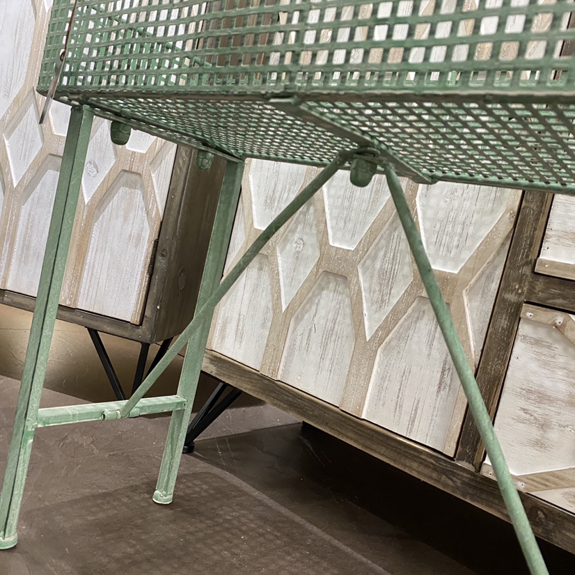 Green flower stand Item Picture