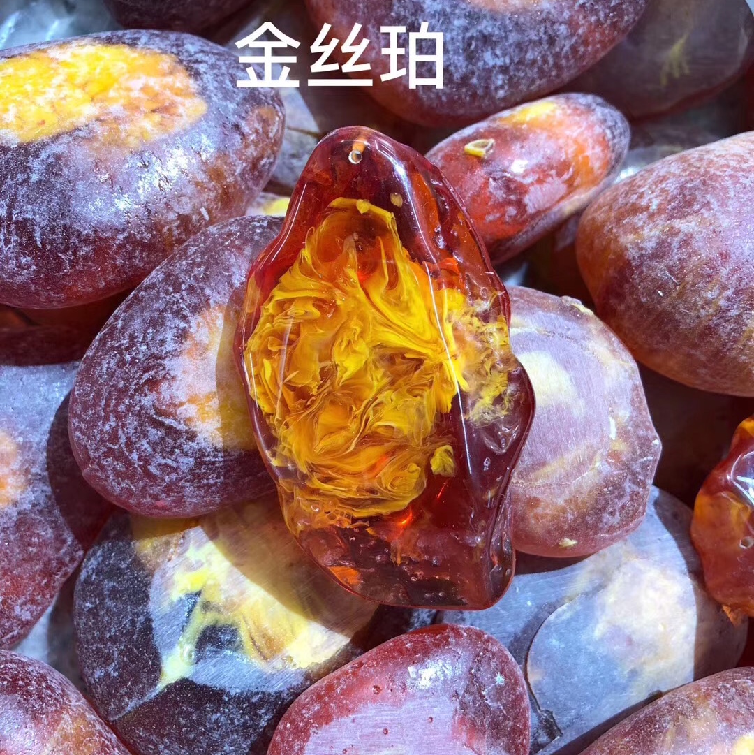 二代琥珀蜜蜡原石摆地摊跑展销会现场打磨练手料0.13一克