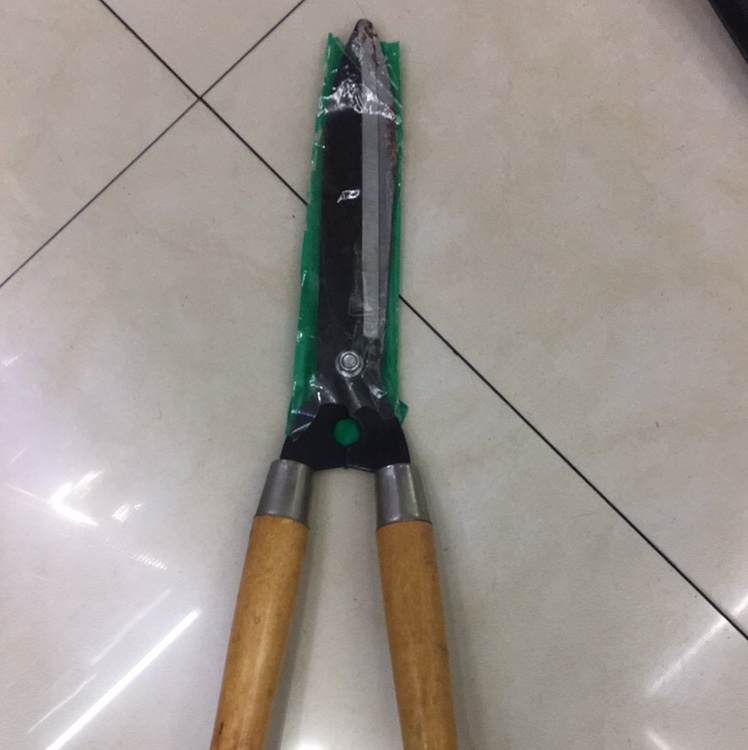Garden Shears With Wooden Handles