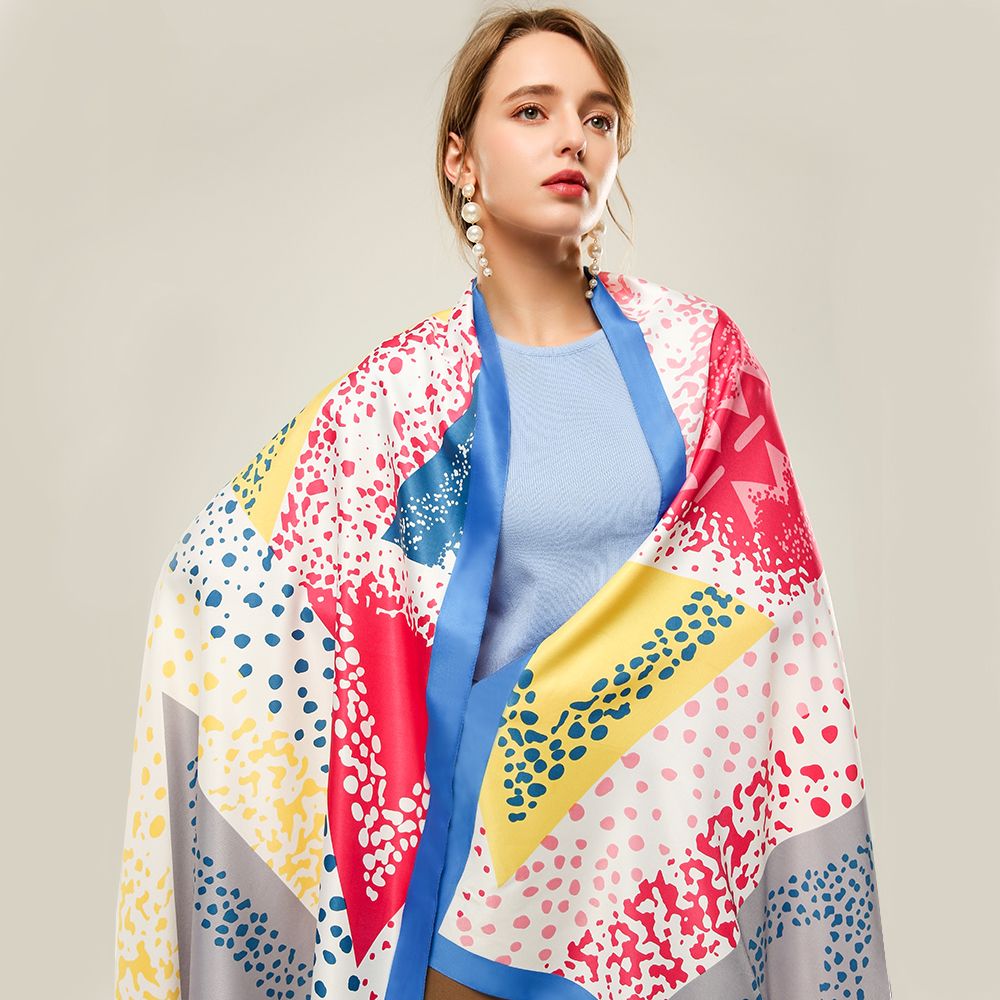Cross-Border Foreign Trade Source Triangular Geometric Pattern Polyester Women's Scarf Twill Triangle Block Scarf Application Scenario