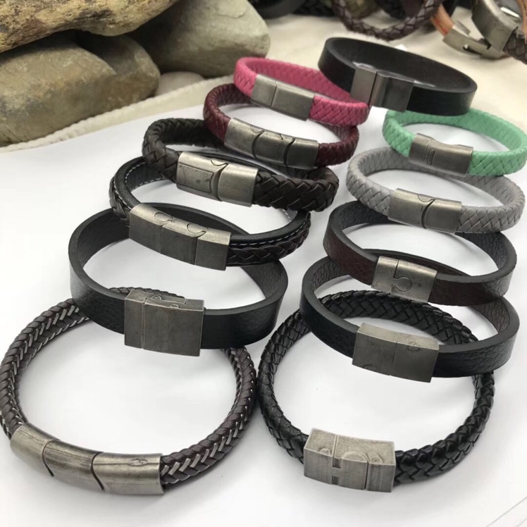 2020 Amazon Cross-border European and American leather bracelets, genuine leather titanium steel bracelet accessories Application Scenario