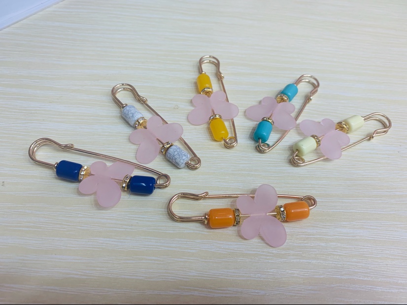 9 a brooch thumbnail