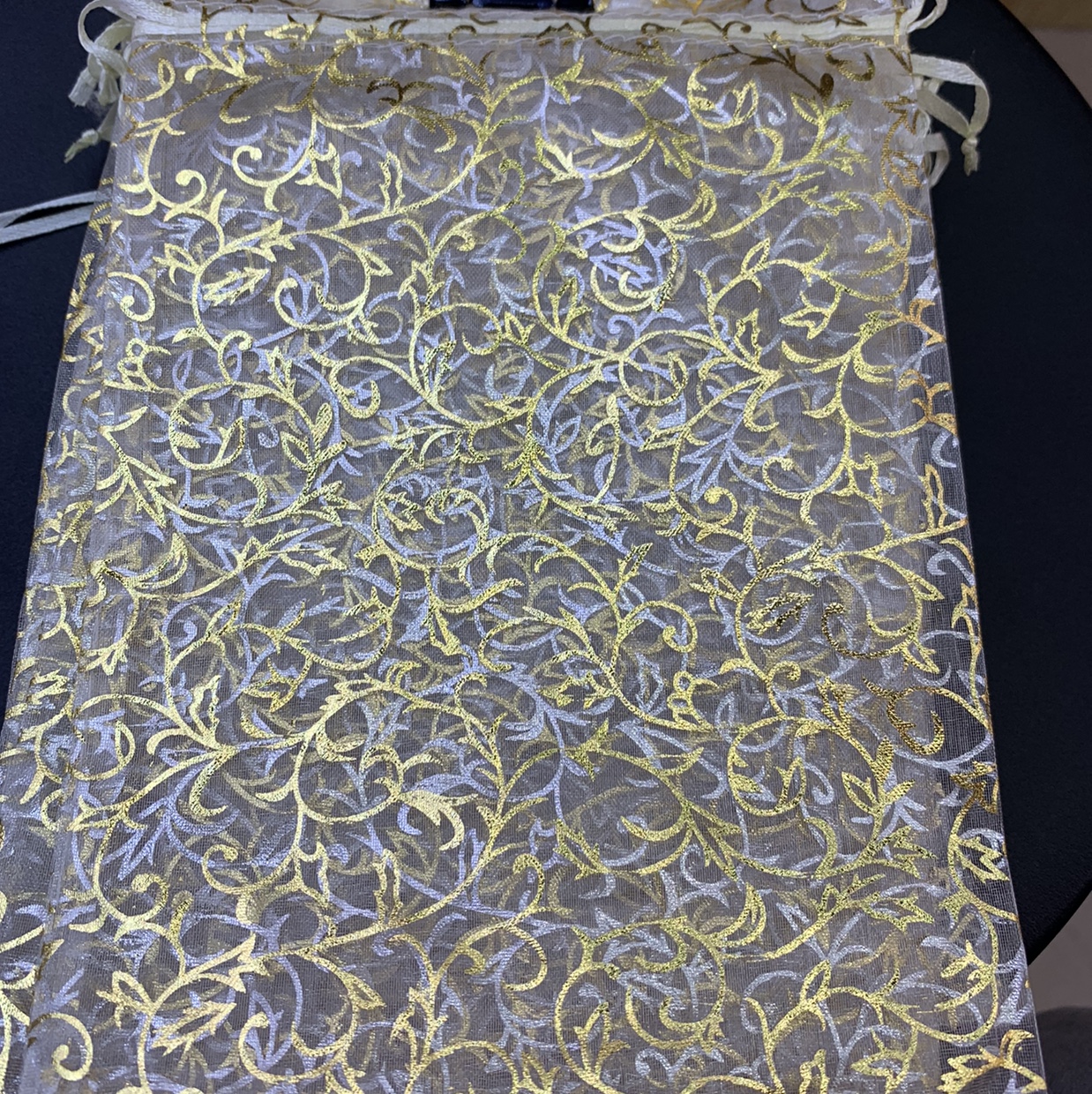 Gold-embossed gauze pocket details Picture