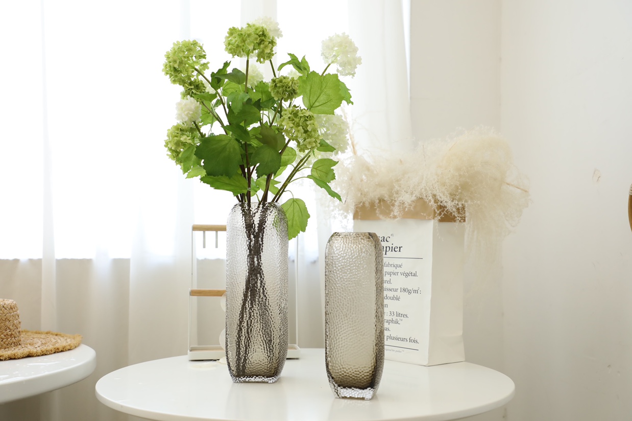 Water-patterned natural-color glass vase