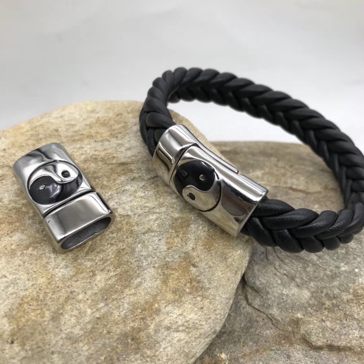 Genuine leather stainless steel bracelet, fashionable and retro, multi-layer genuine leather woven stainless steel bracelet Application Scenario