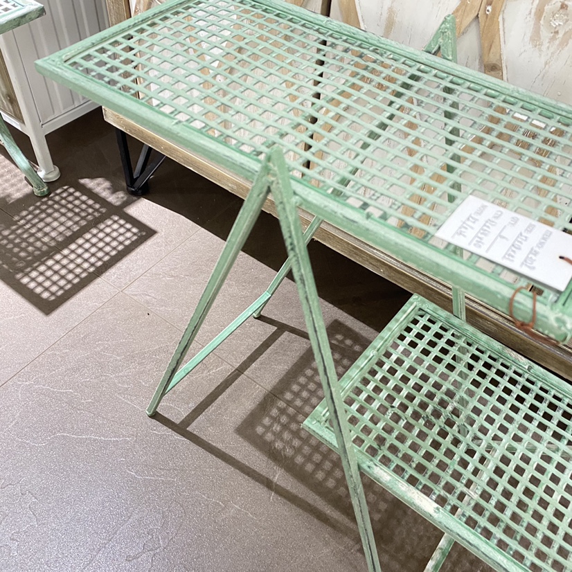 Green aged flower stand Item Picture