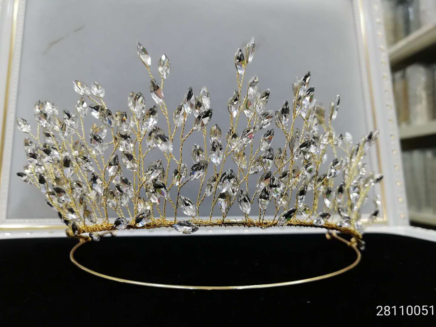 Alloy with handcrafted headdress crown 👑
