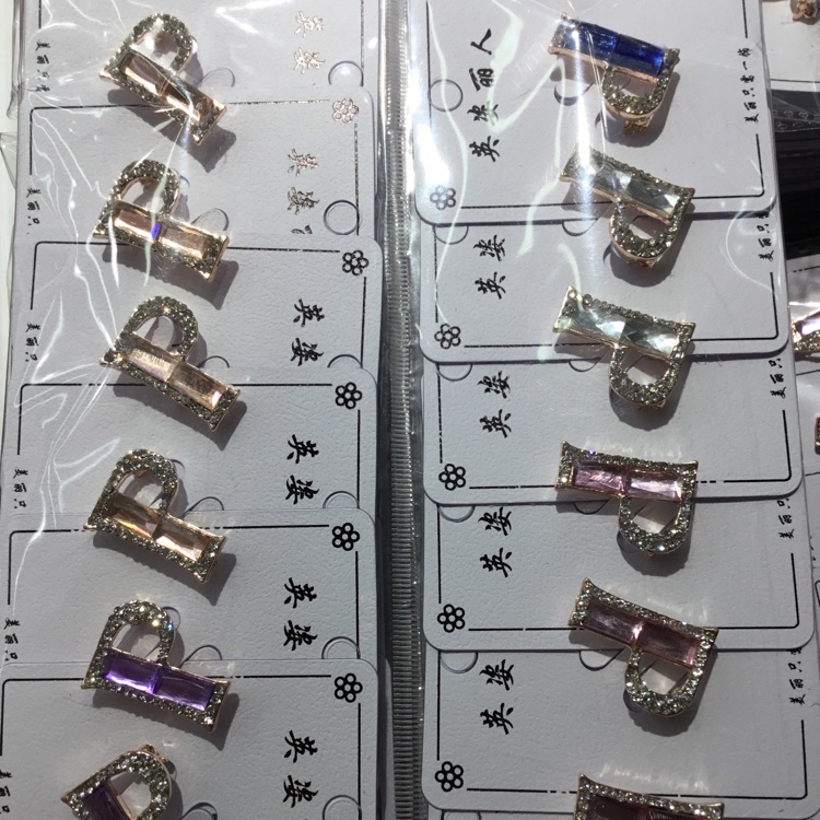 European And American Fashion English Letter P Brooch Pin Pin Female Corsage Clothing Accessories Spot Wholesale