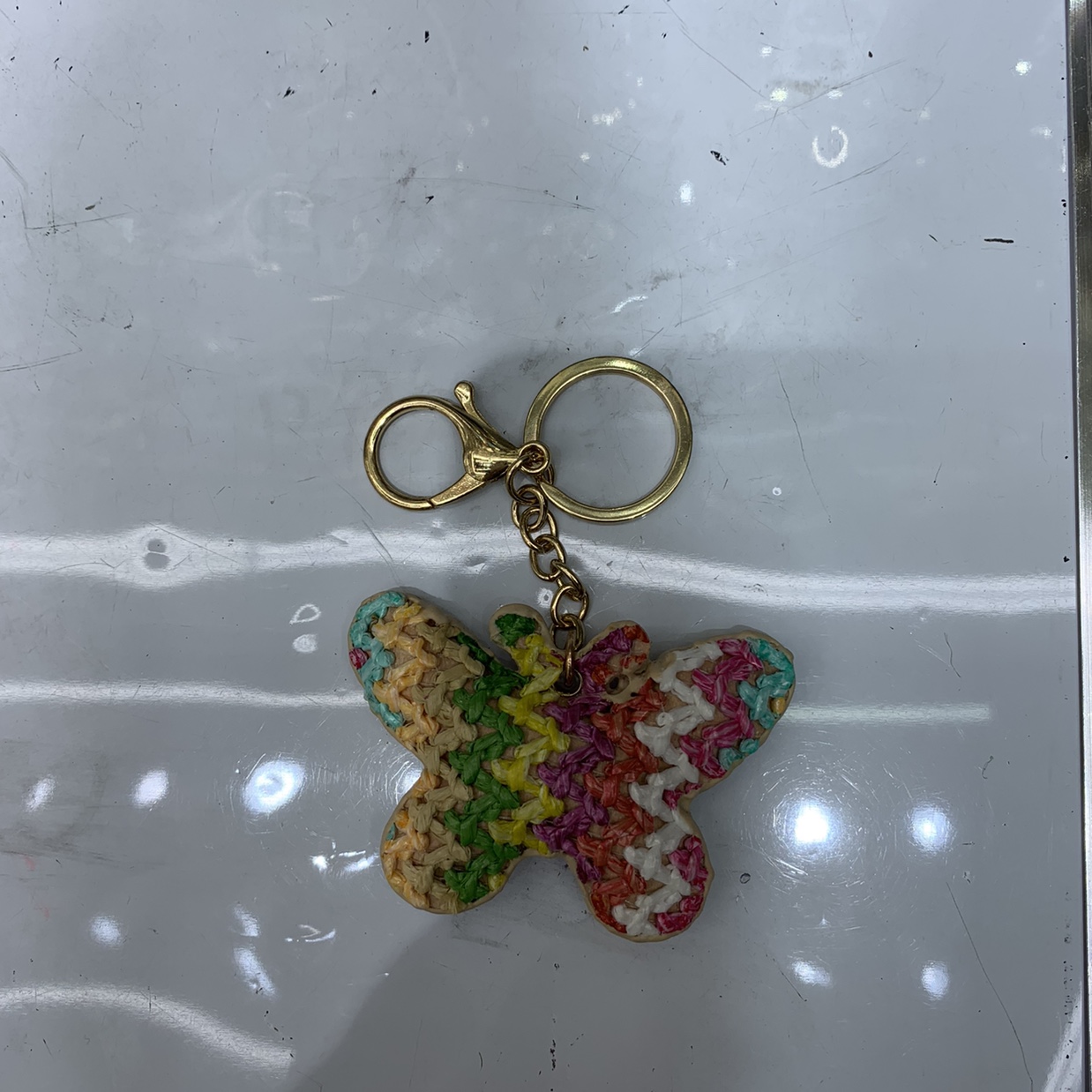 小型蝴蝶锁扣。