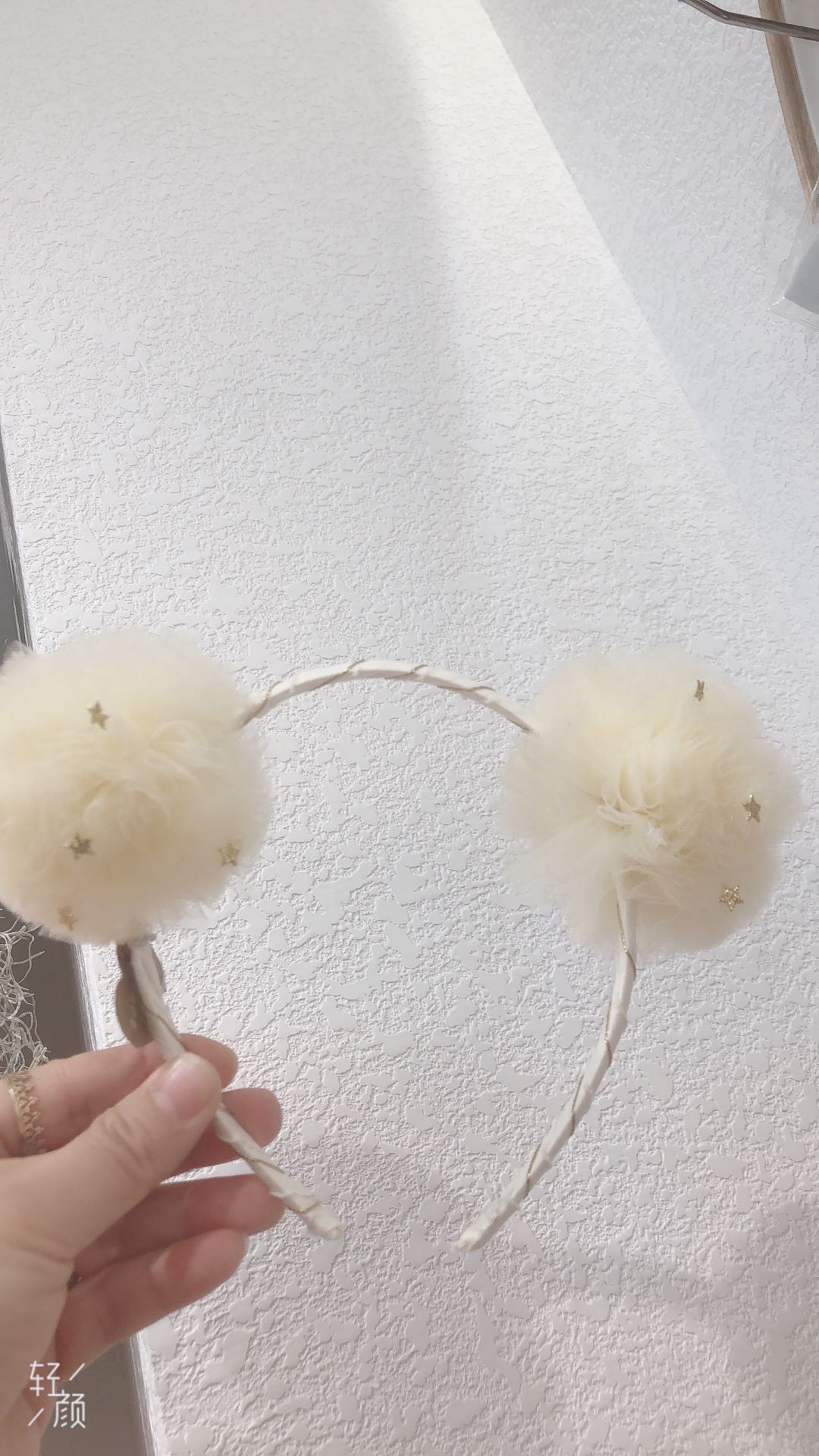 Cute pom-pom headband