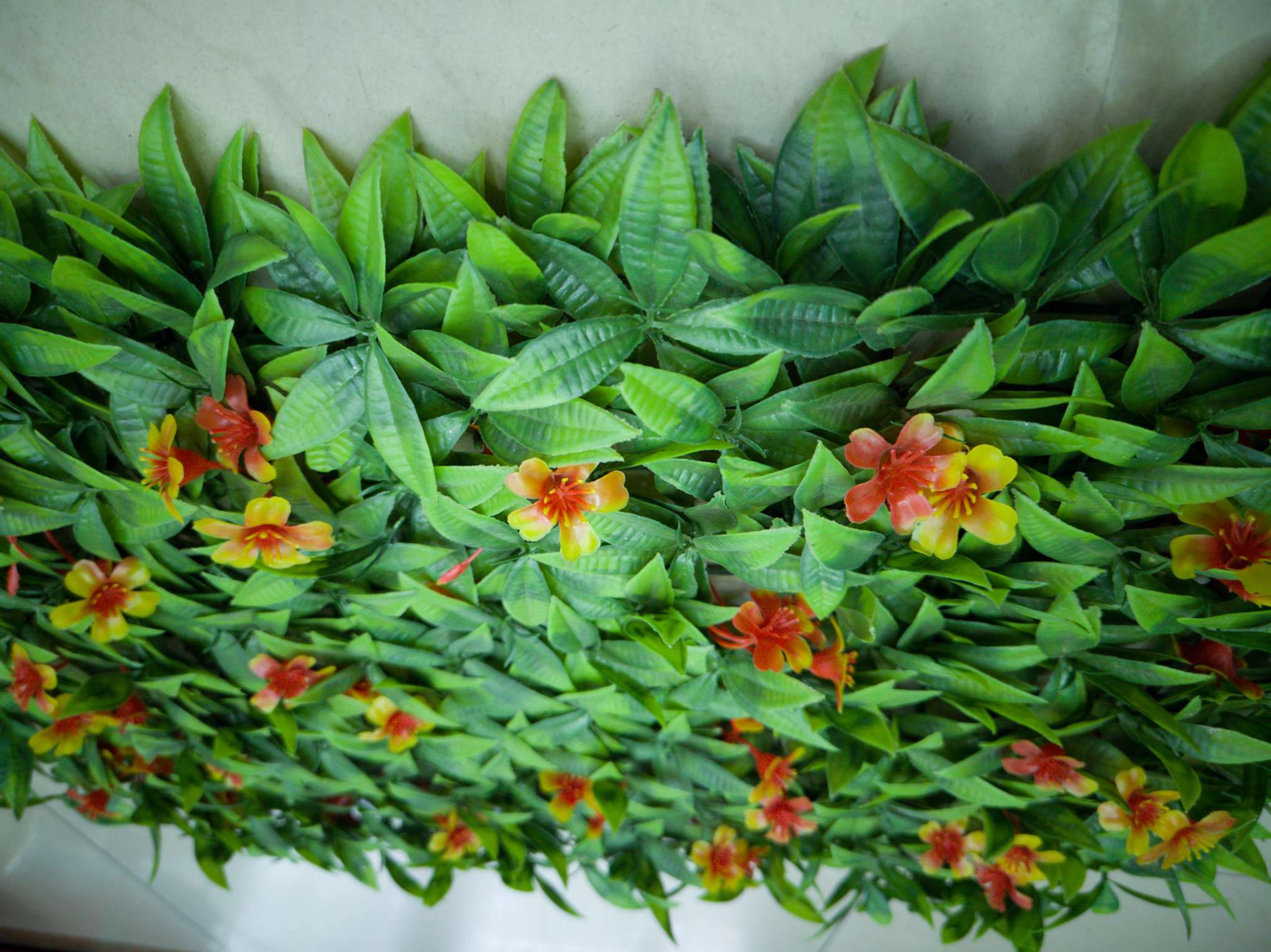 Artificial plant wall, green plant wall, decorative plant wall, flower wall, background wall, interior decoration, balcony, storefront decoration, high-quality artificial grass 04 Application Scenario