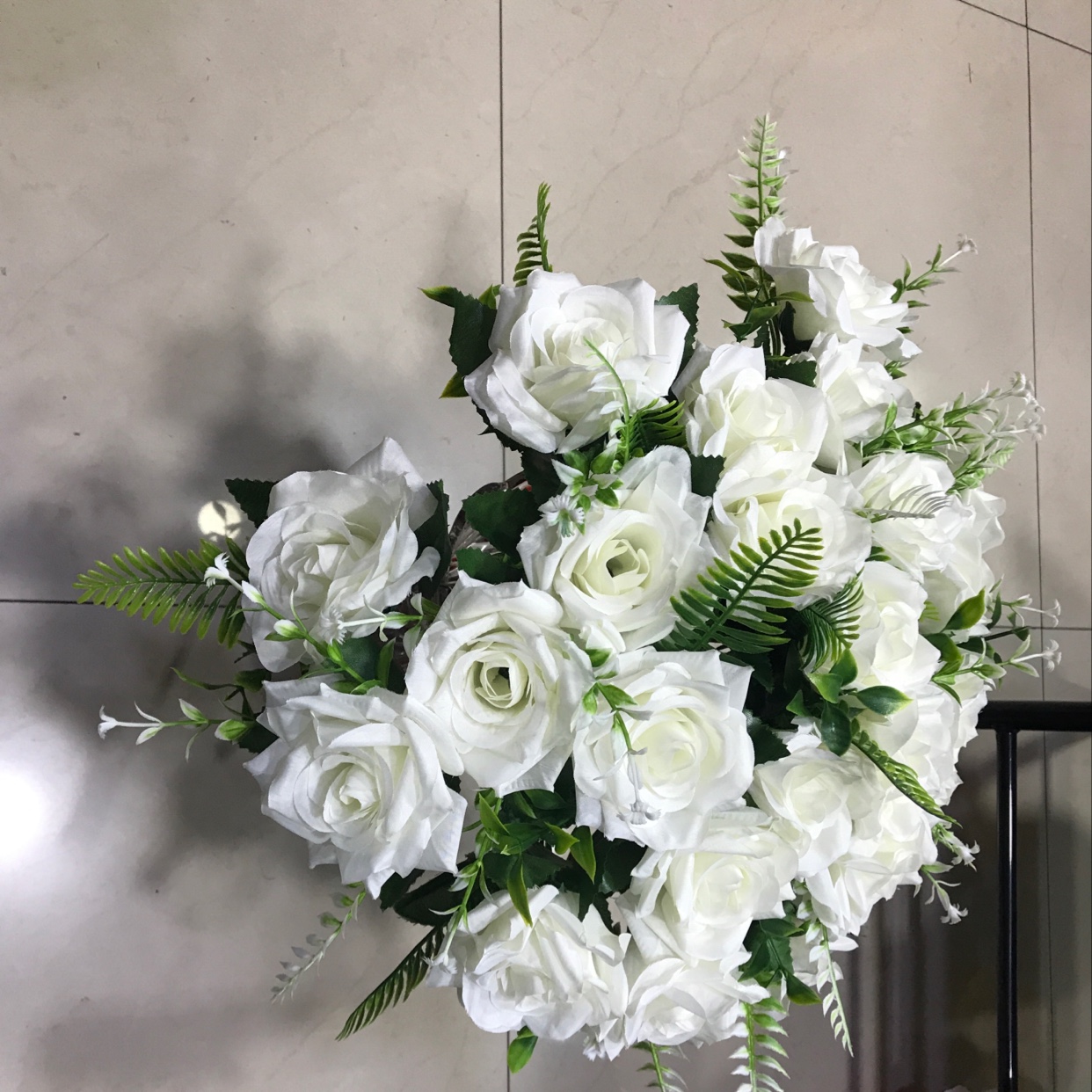 云兰厂家直销仿真植物仿真花束客厅装饰干花高档插花拍照道具18头四角卷边玫yl2022-17
