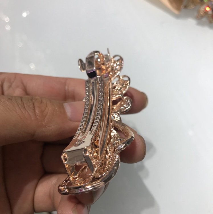 Square bracelet resin multi-diamond, a best-selling jewelry item for export to Europe and America 34324 Application Scenario