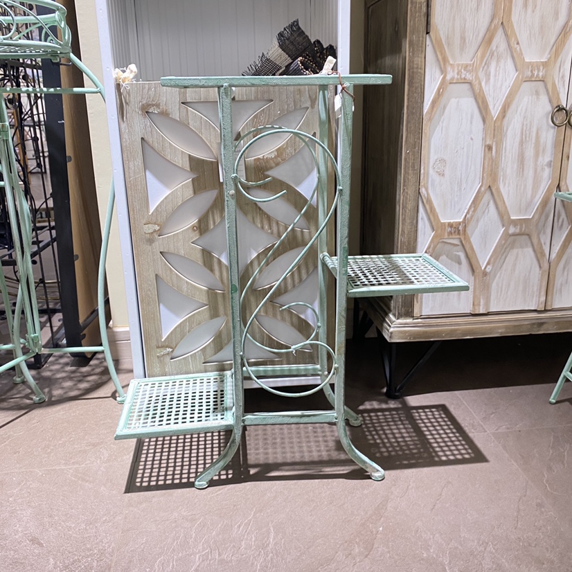 A rural green aged pergola details Picture