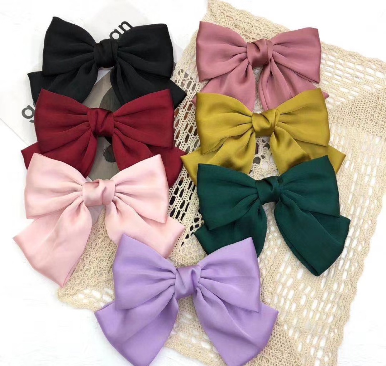 Zhou Yangqing with large bow
