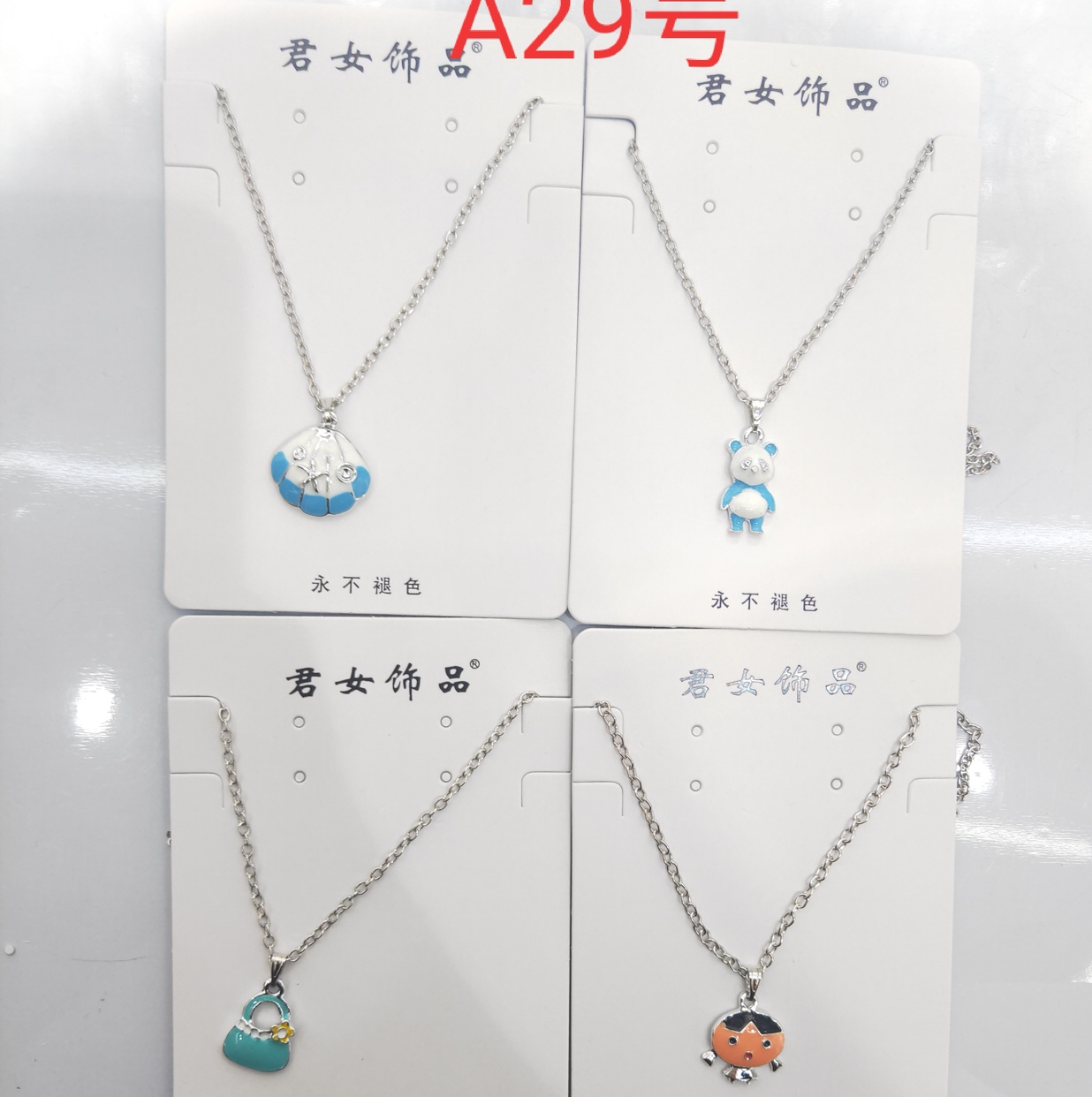 The cartoon necklace keeps the color to send the student to be lovely the cartoon is sweet and versatile thumbnail