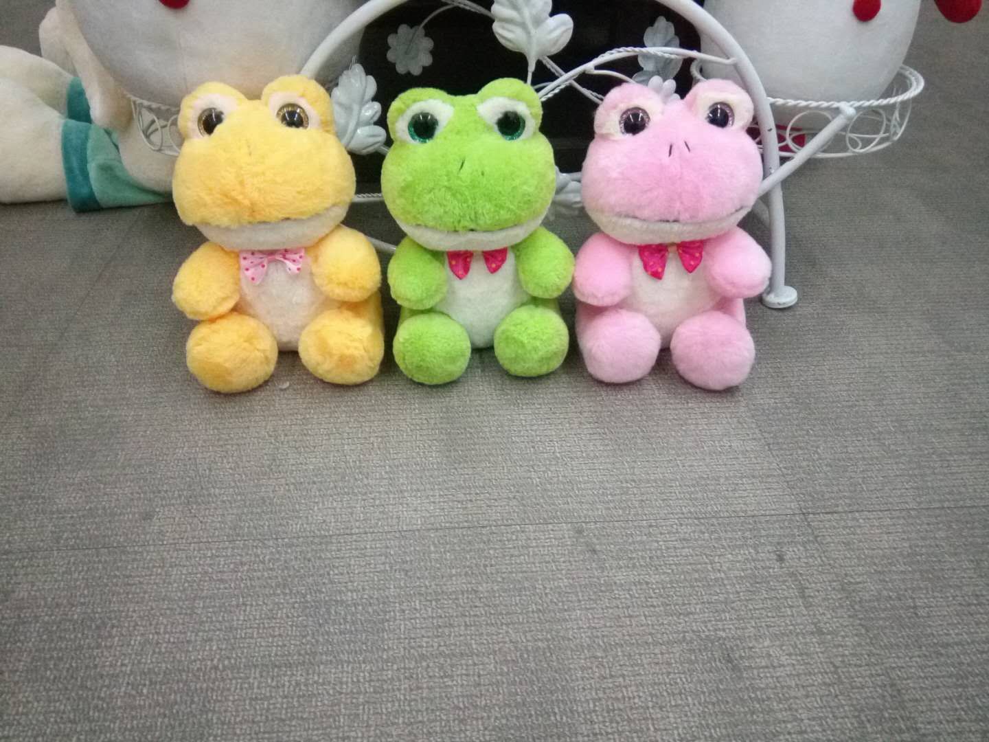 Bow big - eyed frog plush toy