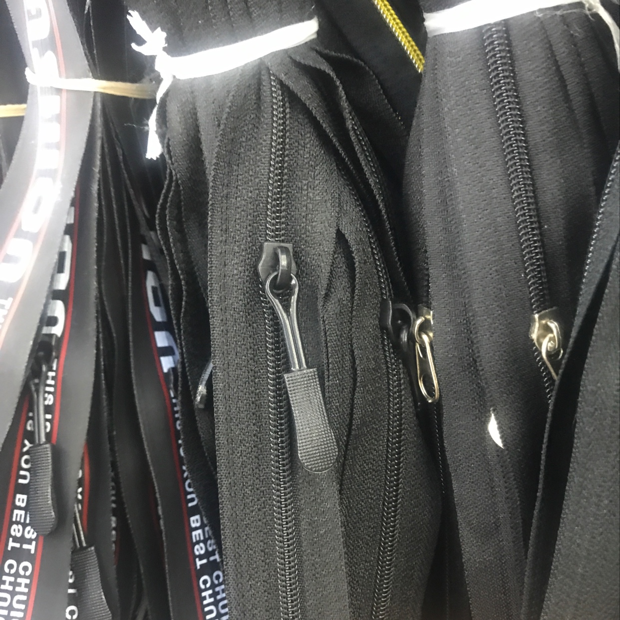 # 3 Pocket zipper