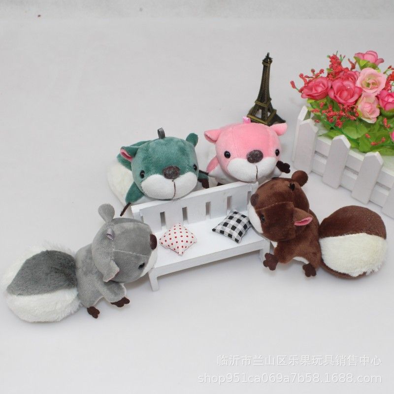 Wholesale of cute squirrel plush toys, keychains, pendants, Papa Squirrel dolls, girls' bags, mobile phones and car decorations