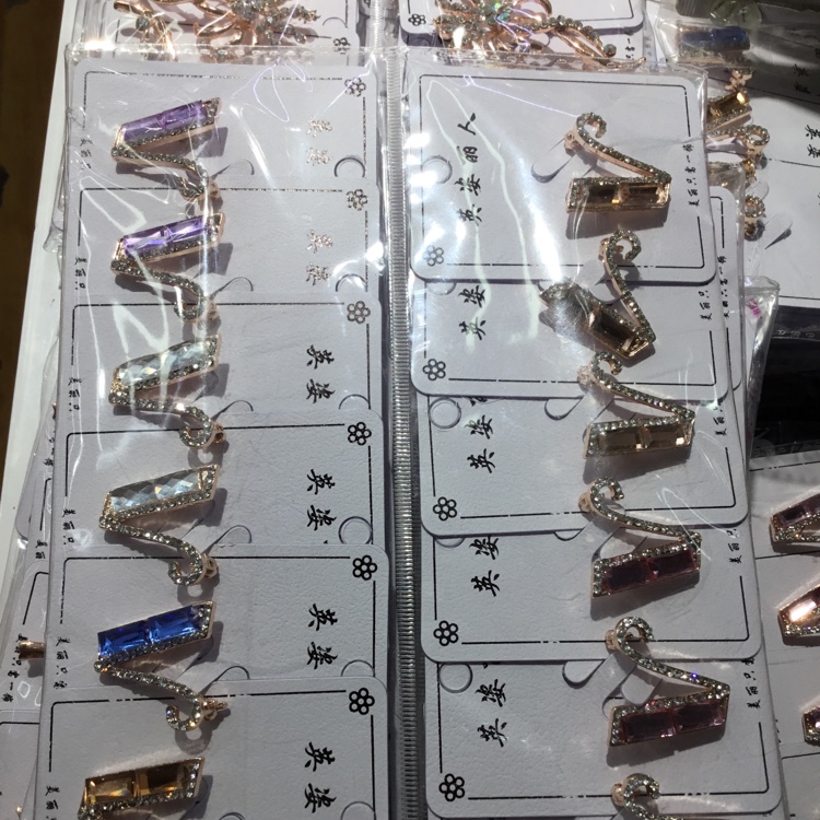 欧美时尚英文字母A胸针 别针女胸花服饰配件饰品现货批发图