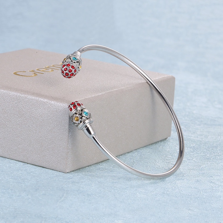 New European and American brand fashion open versatile bracelet
Material: copper Item Picture
