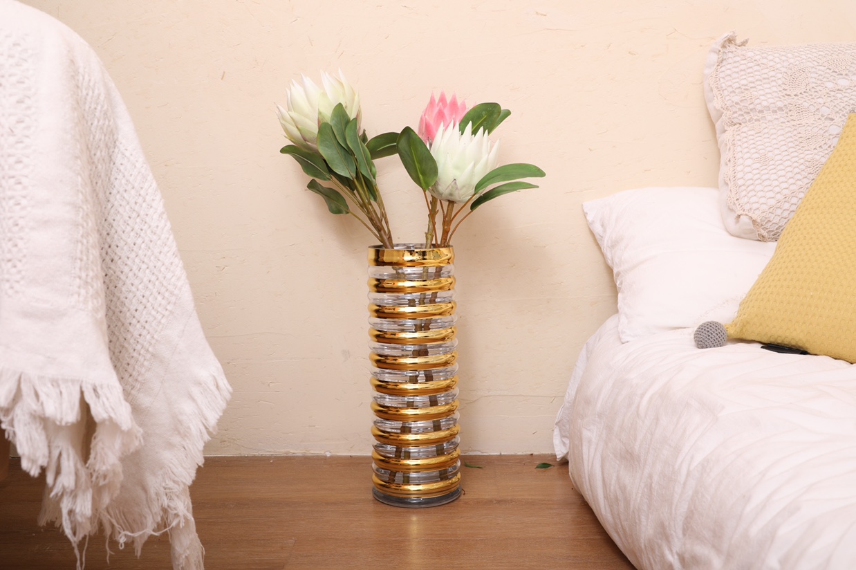 Straight tube electroplated threaded glass vase