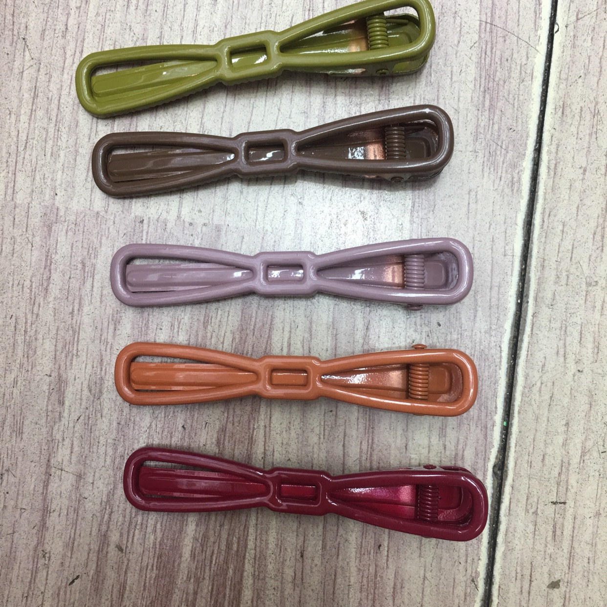 The Amazon cross-border e-commerce collaboration on the eco-friendly 8-shaped press clip has become a bestseller.