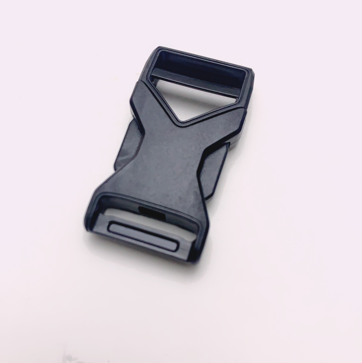 V-shaped 2.5 cm clasp details Picture