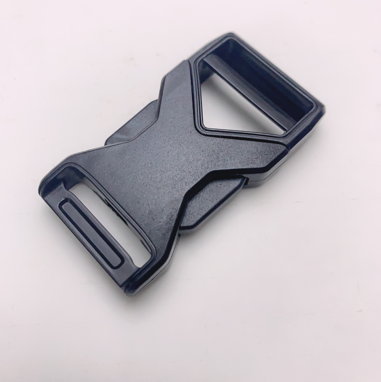 V-shaped 2.5 cm clasp Specification image