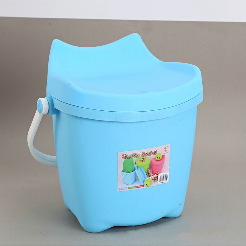 Direct-sale plastic water buckets with LIDS, thickened, can be carried and used for bathing, children's seat buckets and stools, household toys and snack storage buckets Application Scenario