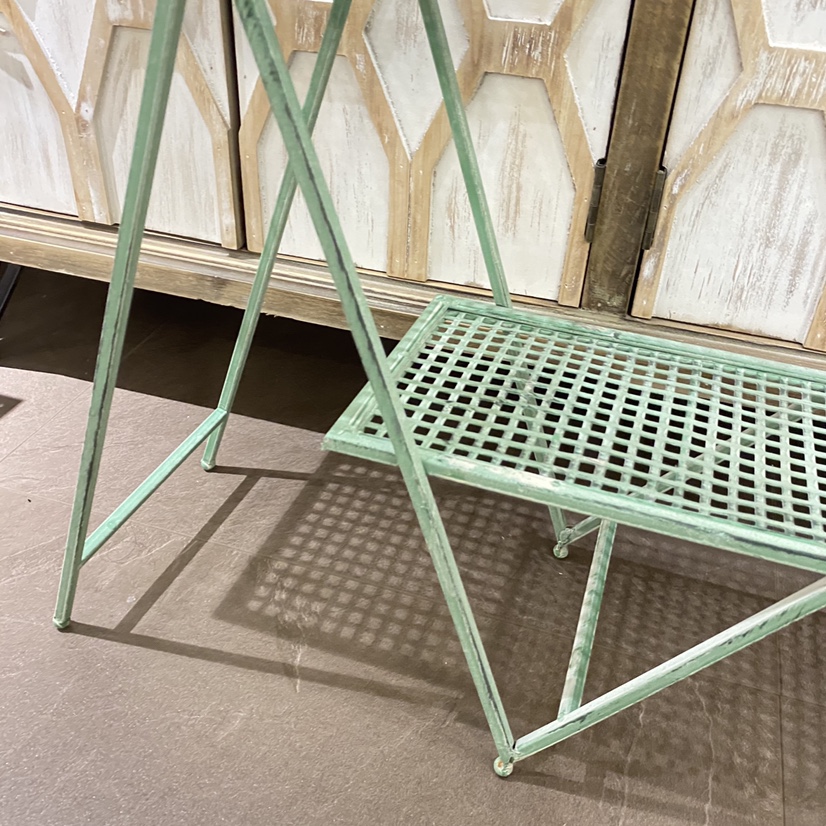 Green aged flower stand Specification image