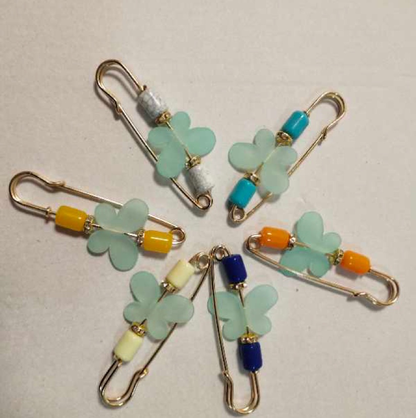 10 a brooch