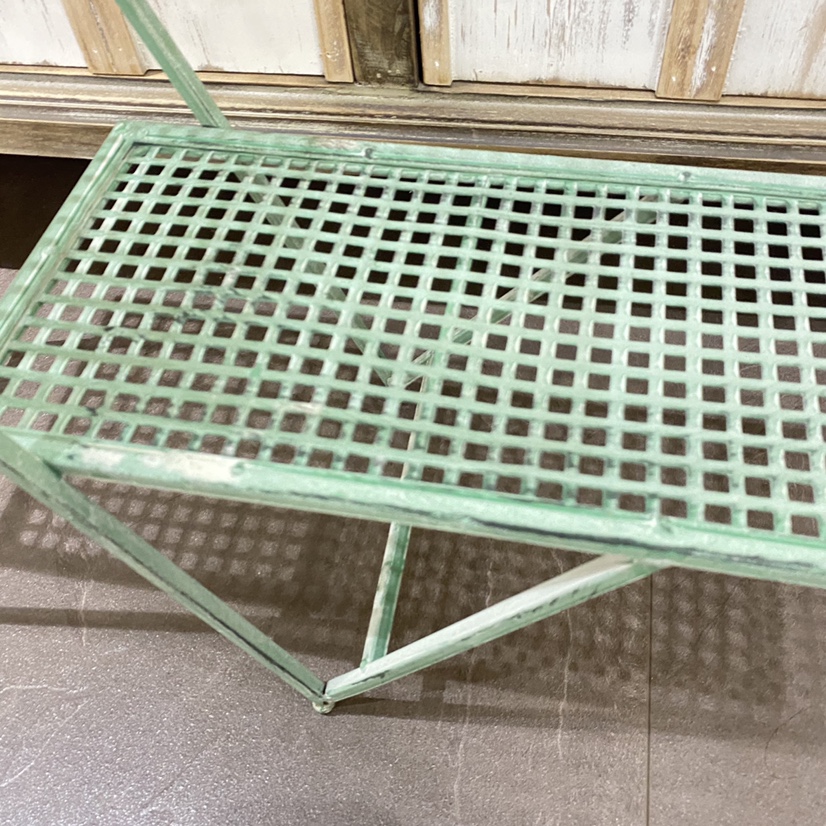 Green aged flower stand Application Scenario