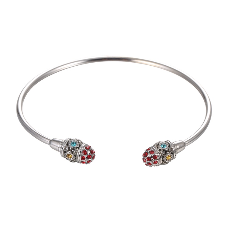New European and American brand fashion open versatile bracelet
Material: copper full figure