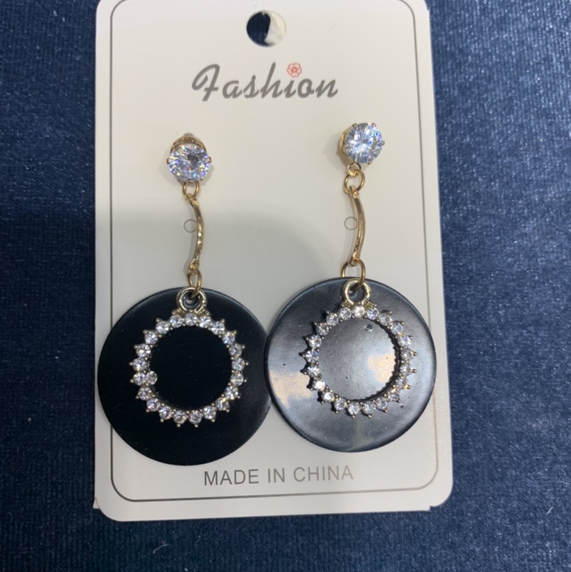 European and American fashion earrings thumbnail