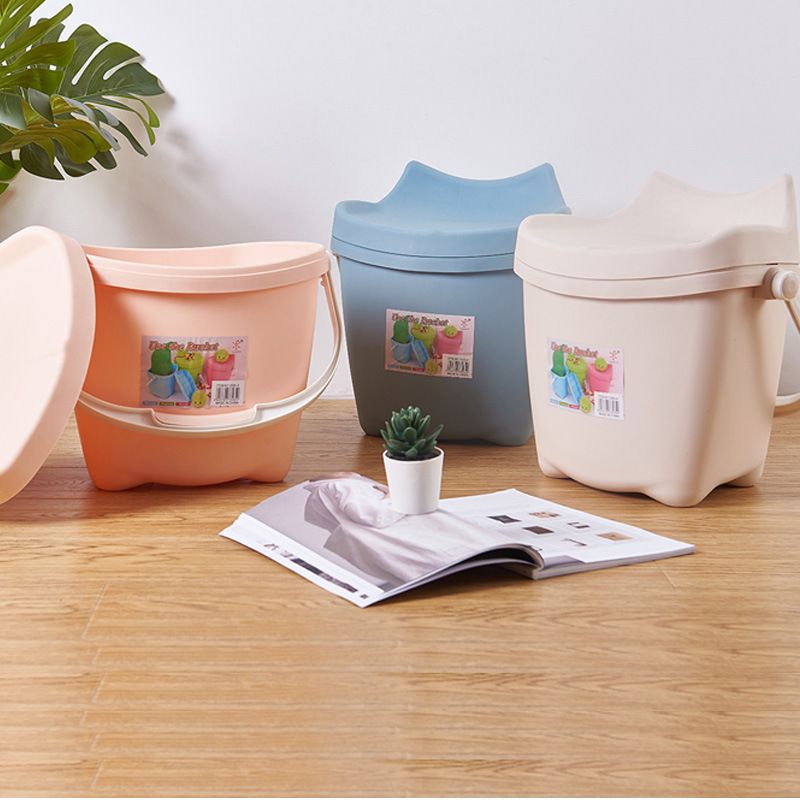 Direct-sale plastic water buckets with LIDS, thickened, can be carried and used for bathing, children's seat buckets and stools, household toys and snack storage buckets full figure