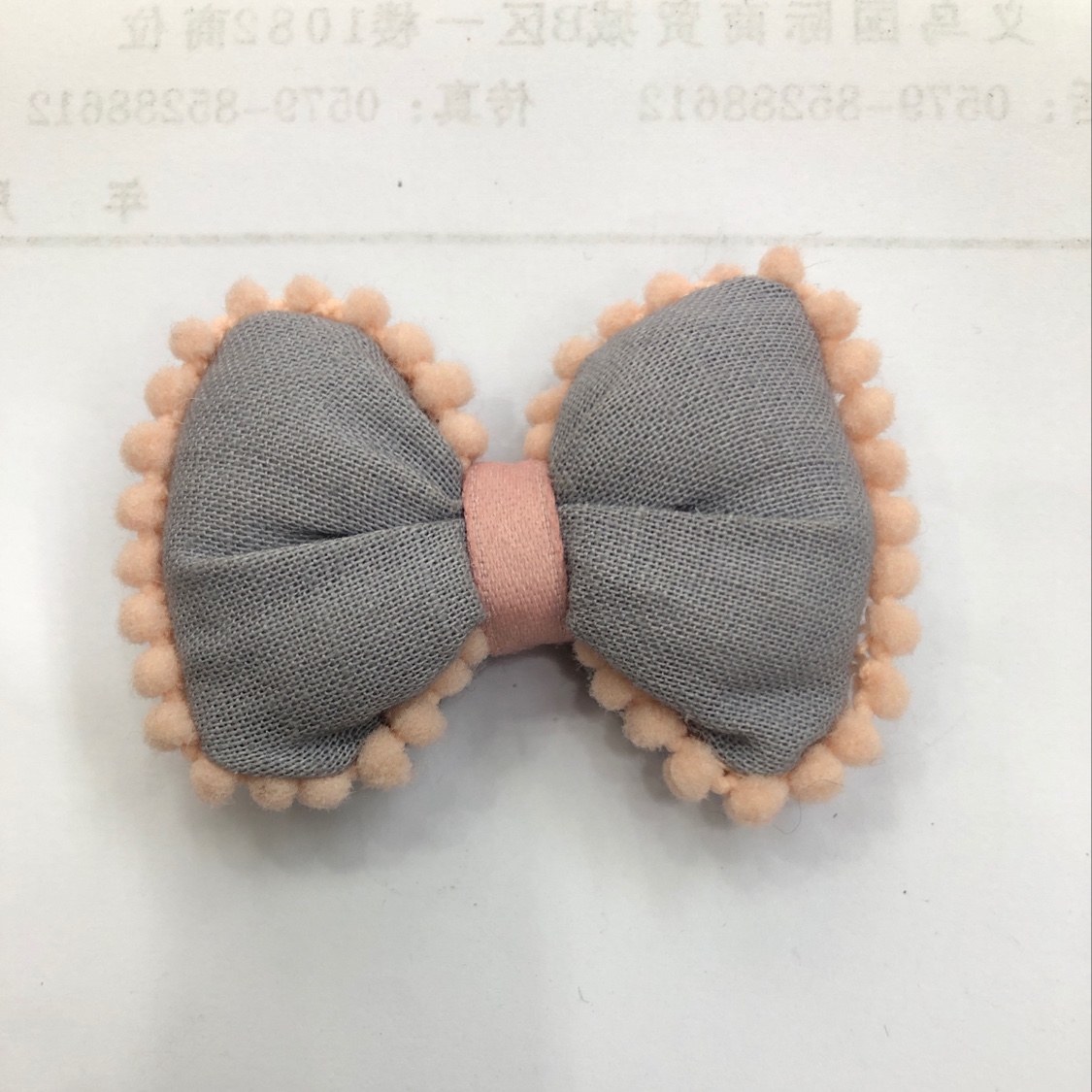 A linen and cotton-padded bow tie with a small ball edge details Picture