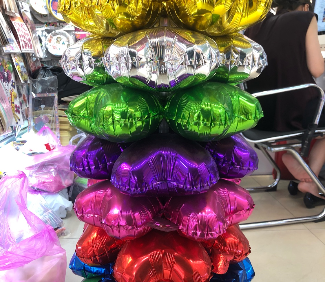 Aluminum foil clover is available in a variety of colors thumbnail