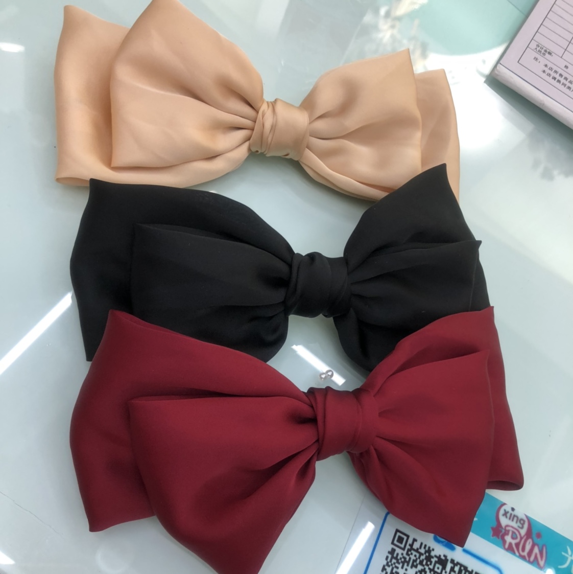 Large bow creative accessory hair clip for girls and adults details Picture